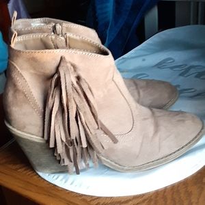 Faded glory boots with fringes